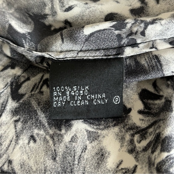 Anne Klein 100% silk floral gray blouse size 4 - Picture 7 of 10
